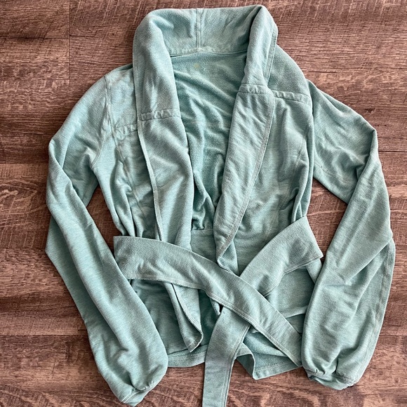 Lululemon sweater - Picture 1 of 1